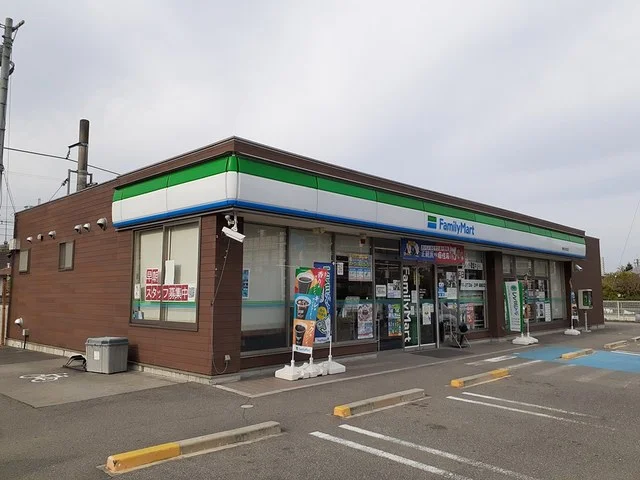 ファミリーマート橋本古佐田店様まで595m