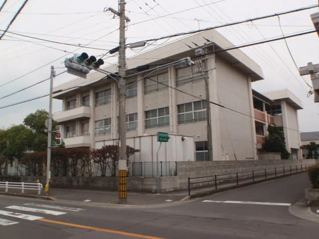 丸亀市立飯野小学校まで1000m