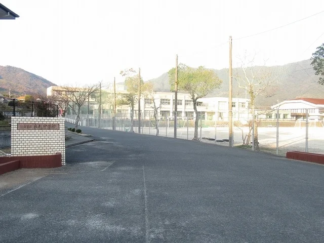 防府市立牟礼中学校まで400m