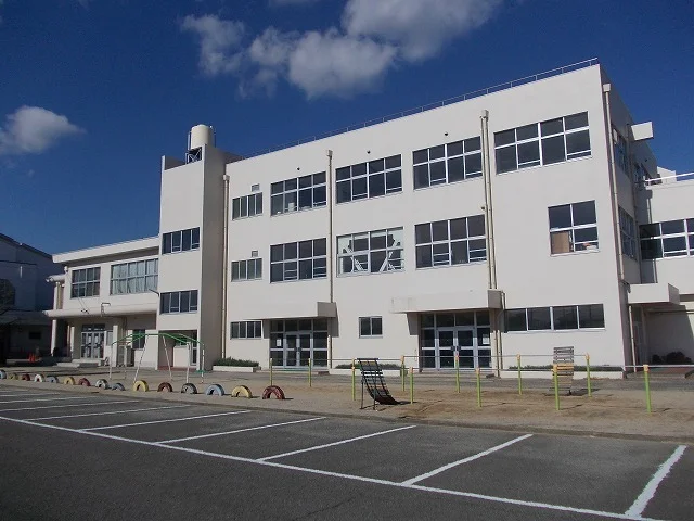鳴門第一小学校まで230m