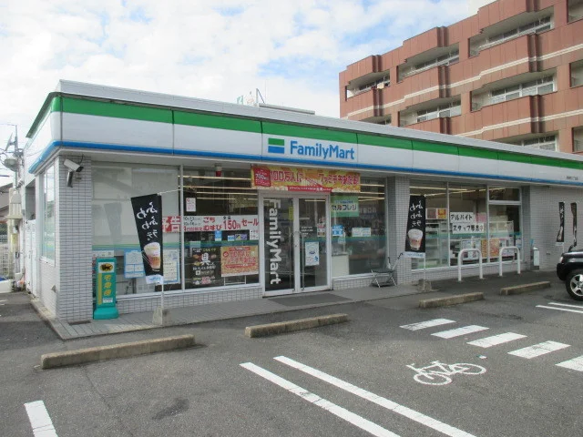 ファミリーマートまで500m