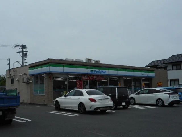 ファミリーマートまで550m