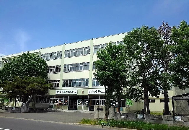 栄東小学校まで400m