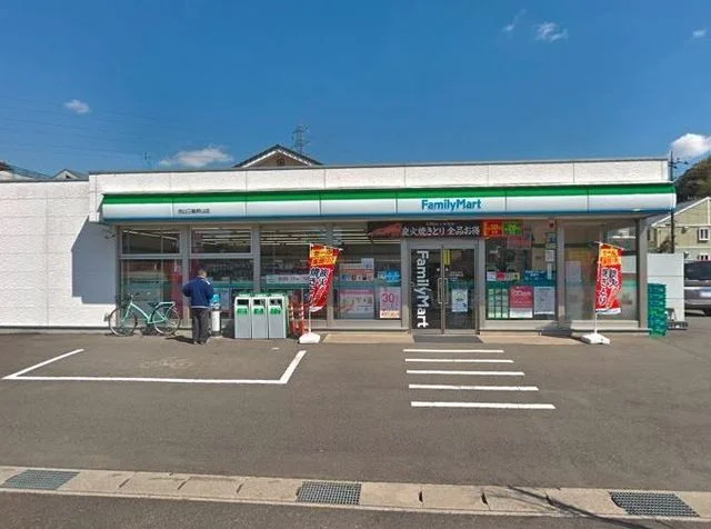 ファミリーマートまで300m