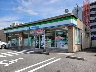 ファミリーマート 岡崎本宿店まで250m