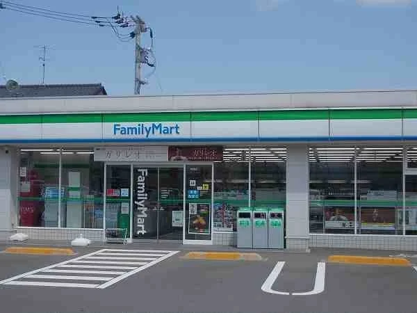 ファミリーマートまで850m