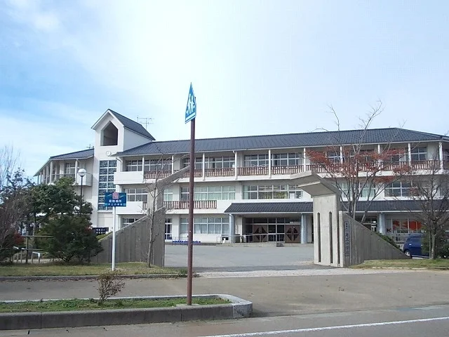 井上小学校まで230m
