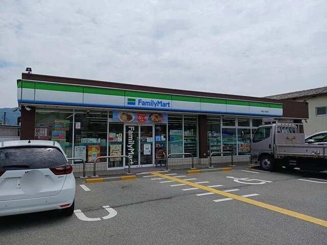 ファミリーマート八木町店まで585m