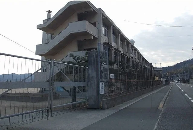 波多見小学校まで400m
