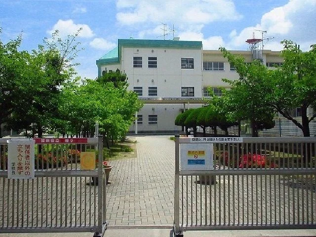 神野小学校まで450m