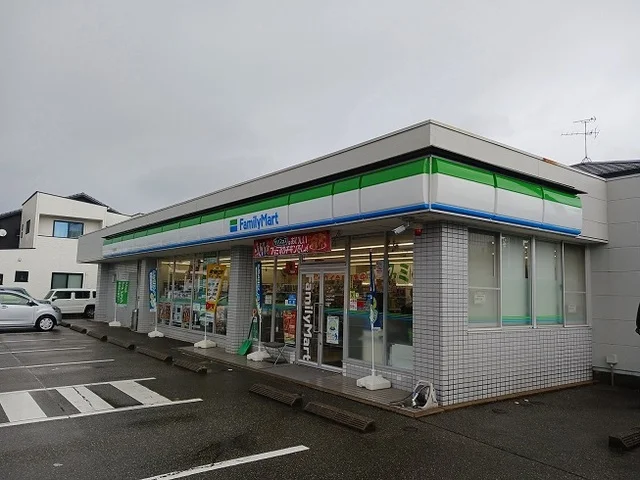 ファミリーマートまで400m