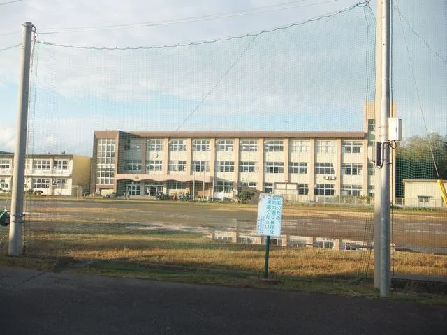 国府小学校まで800m