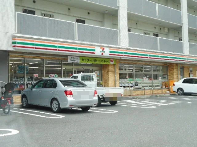 セブンイレブングランシップ前店まで240m