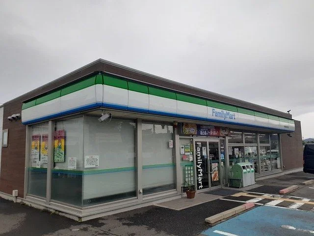 ファミリーマート様まで500m