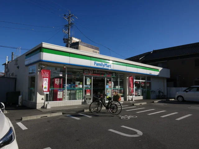 ファミリーマート 西尾緑町店まで400m