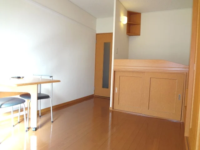ベッド下にはたっぷりの収納スペース！