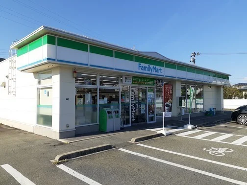 ファミリーマートまで550m