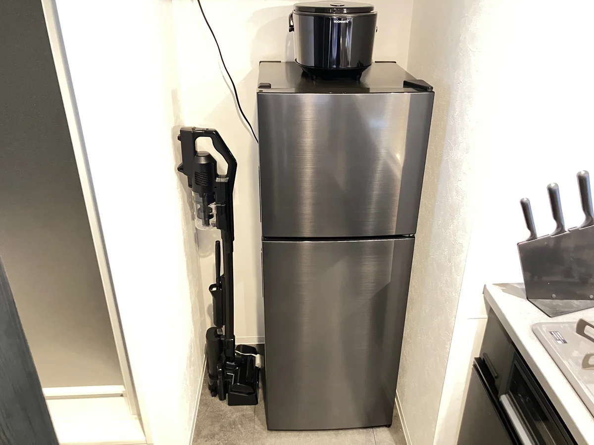 冷蔵庫を完備しており、食材や飲み物の保管にも便利。家具・家電が整った快適な住環境で、入居後すぐに自宅のような暮らしをスタートできます。