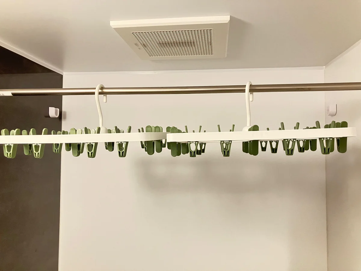 洗濯物を干すための物干し設備を完備。天候に左右されず洗濯ができ、長期滞在でも快適で便利な暮らしをサポートします。