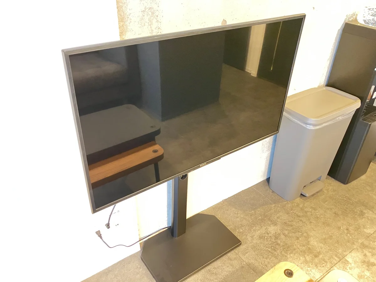 大きめのテレビを完備。映画やドラマ、動画コンテンツなどをゆったり楽しめるリラックス空間で、長期滞在でも自宅のように快適で充実した時間をお過ごしいただけます。