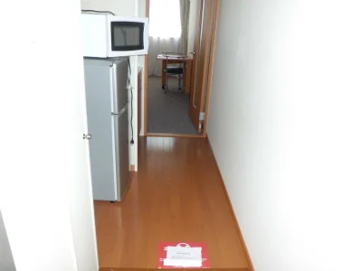 通路の奥が居室です。
