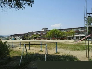 大富小学校まで1400m