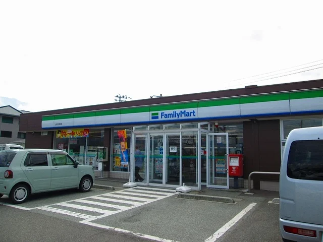 ファミリーマートまで600m