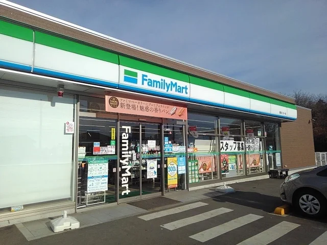 ファミリーマート鹿沼インター店まで800m
