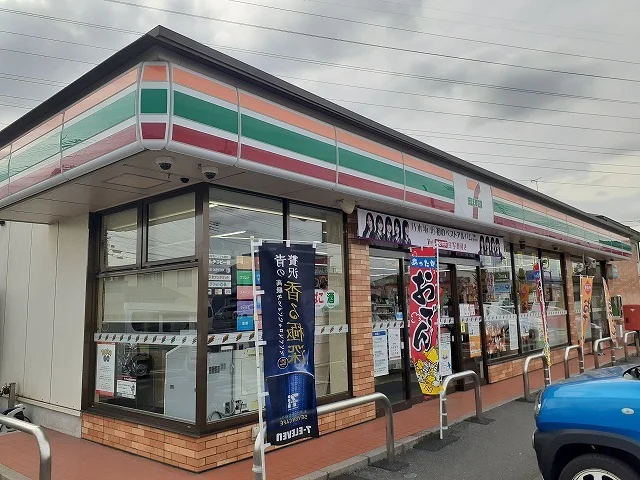 セブンイレブン鶴田バイパス店まで240m