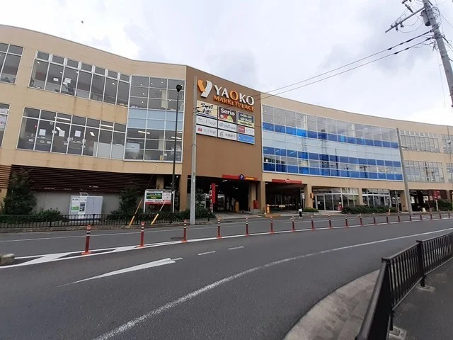 ヤオコー柏高柳駅前店まで850m