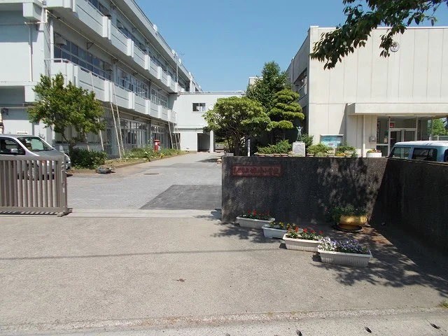 市原市立姉崎小学校まで800m