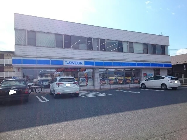 ローソン上中居店まで300m