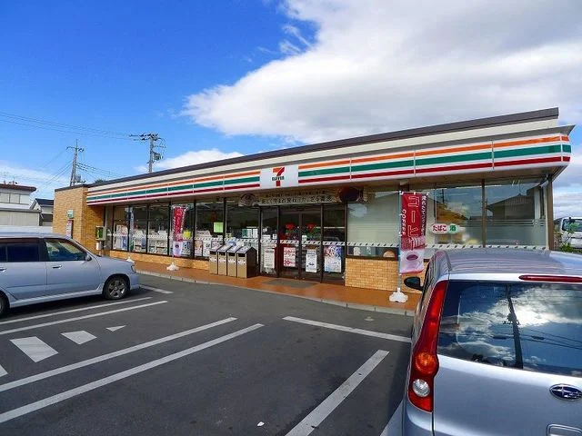 セブンイレブン運動公園西店まで550m