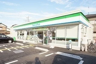 ファミリーマートまで850m