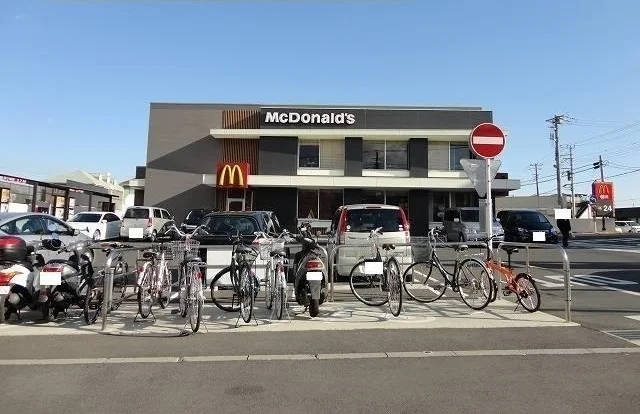 マクドナルドまで600m