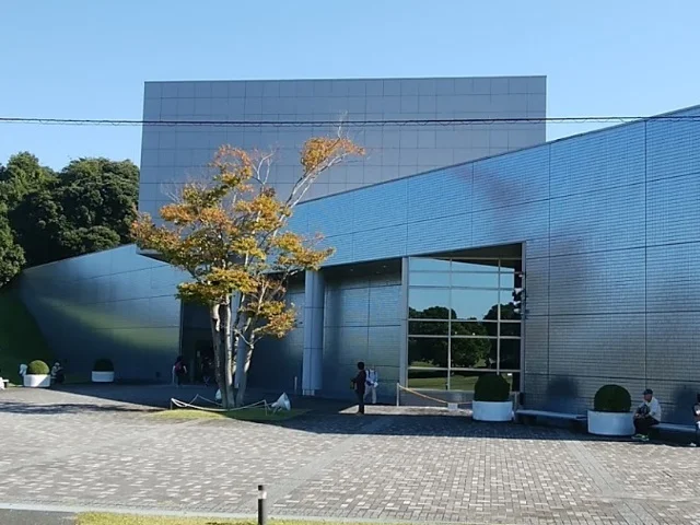 資生堂企業資料館まで1500m