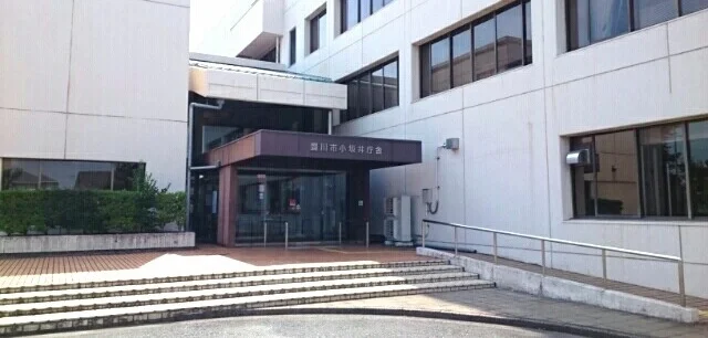 豊川市小坂井庁舎まで940m