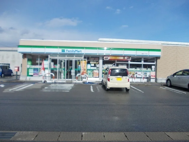 ファミリーマートまで600m