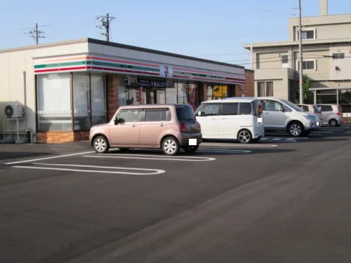 セブンイレブン板垣３丁目店まで600m