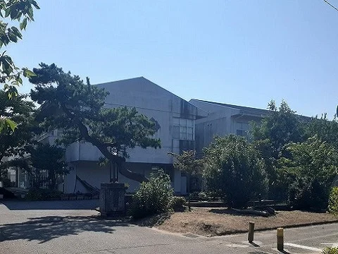 四方小学校まで1100m