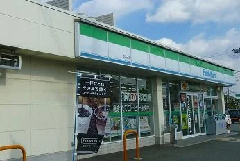 ファミリーマートまで850m