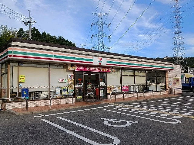 セブンイレブン生駒南田原町店まで900m