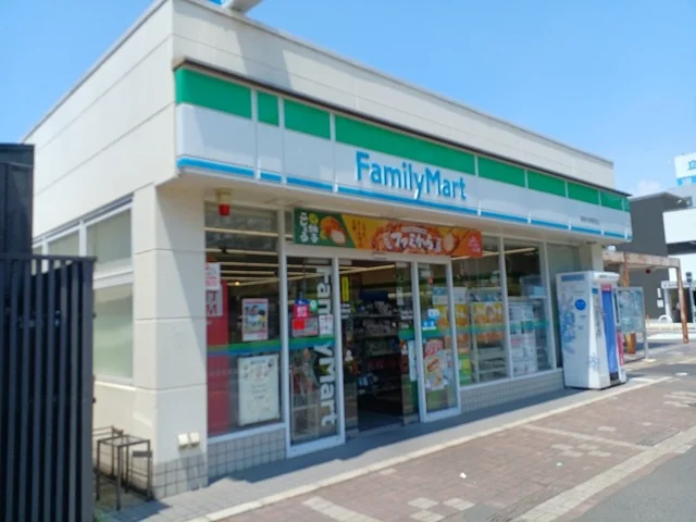 ファミリーマート様まで580m