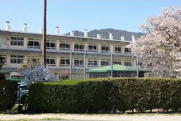 三入小学校まで600m
