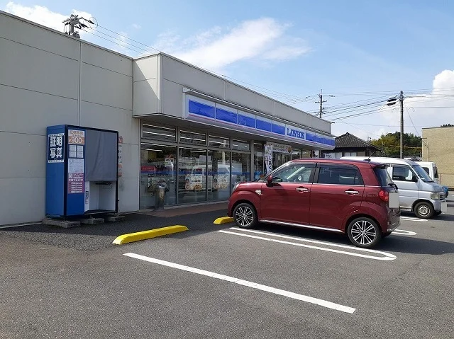 ローソン　三重総合高校前店まで900m