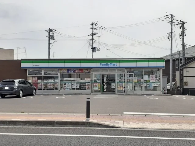 ファミリーマート原ノ町駅前店まで260m