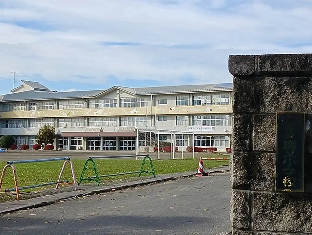 石巻市立鹿又小学校まで650m