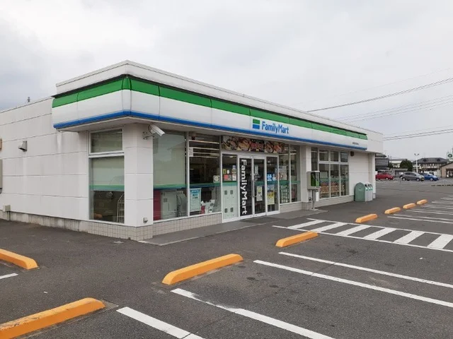 ファミリーマート前橋総社町高井まで300m