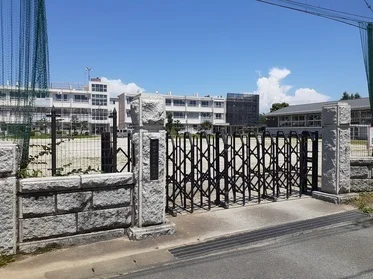 前橋市立元総社小学校まで2000m