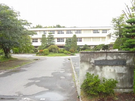 御代田北小学校まで2200m